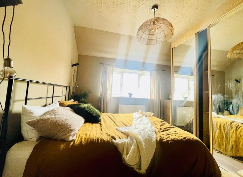 New, Unique, Tiny House With Garden * Wigston