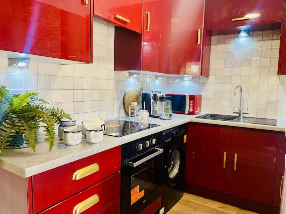 New, Unique, Tiny House With Garden * Wigston